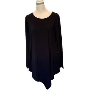 Last Tango Black slinky l/s tunic with pointed front. Size M. NWT